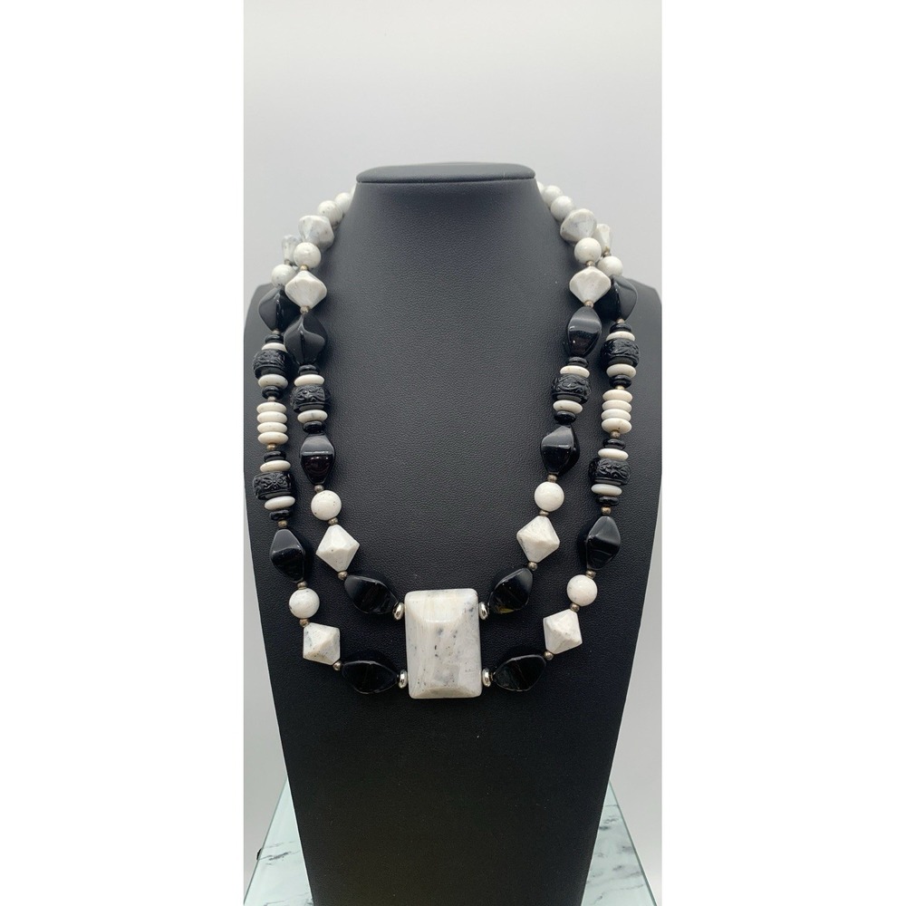 Vintage Double Strand Chunky White Speckled And Black Beaded Necklace 16"